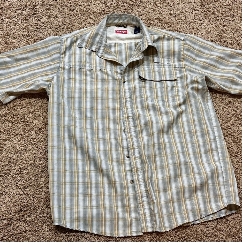 Wrangler Premium Quality Travel Shirt Blue Med Short Sleeve Button Up Polyester
